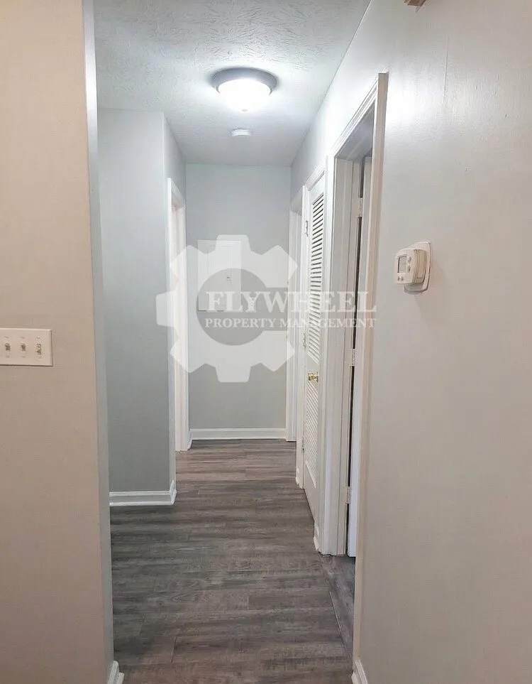 128 North Poole Street - B — Photo 2