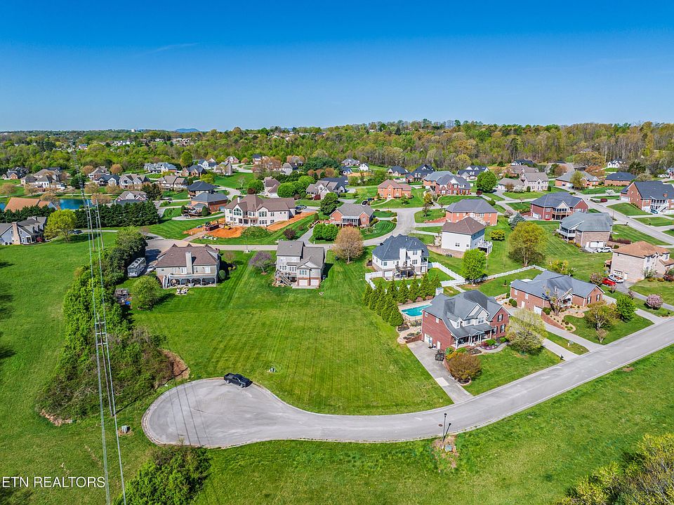1st image of 413 Liddington Ln