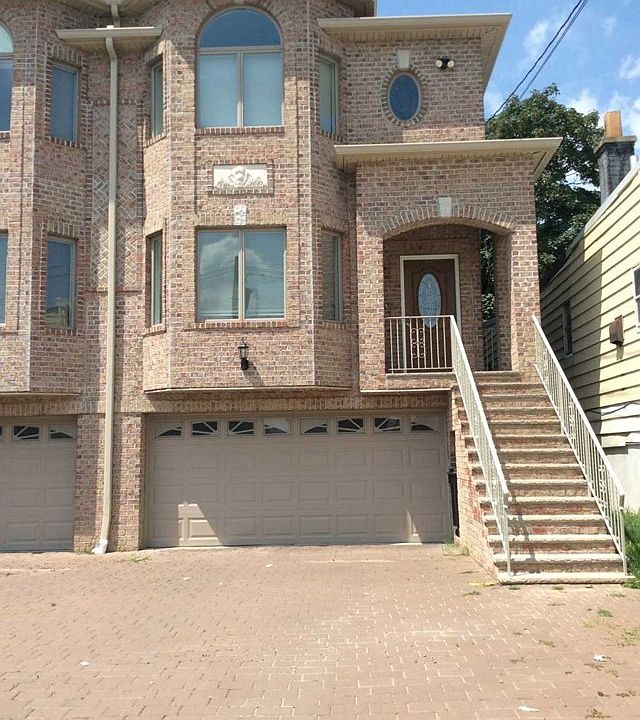 2nd image of 209 4th St #B