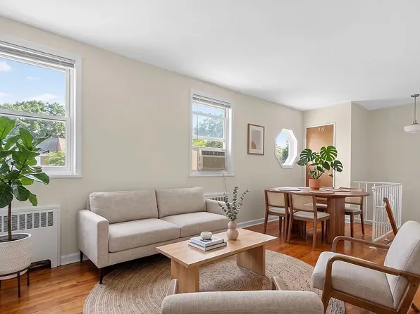 131-57 234th St #2A, Rosedale, NY 11422