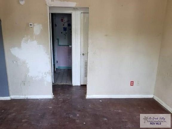 5th image of 209 W Buchanan St