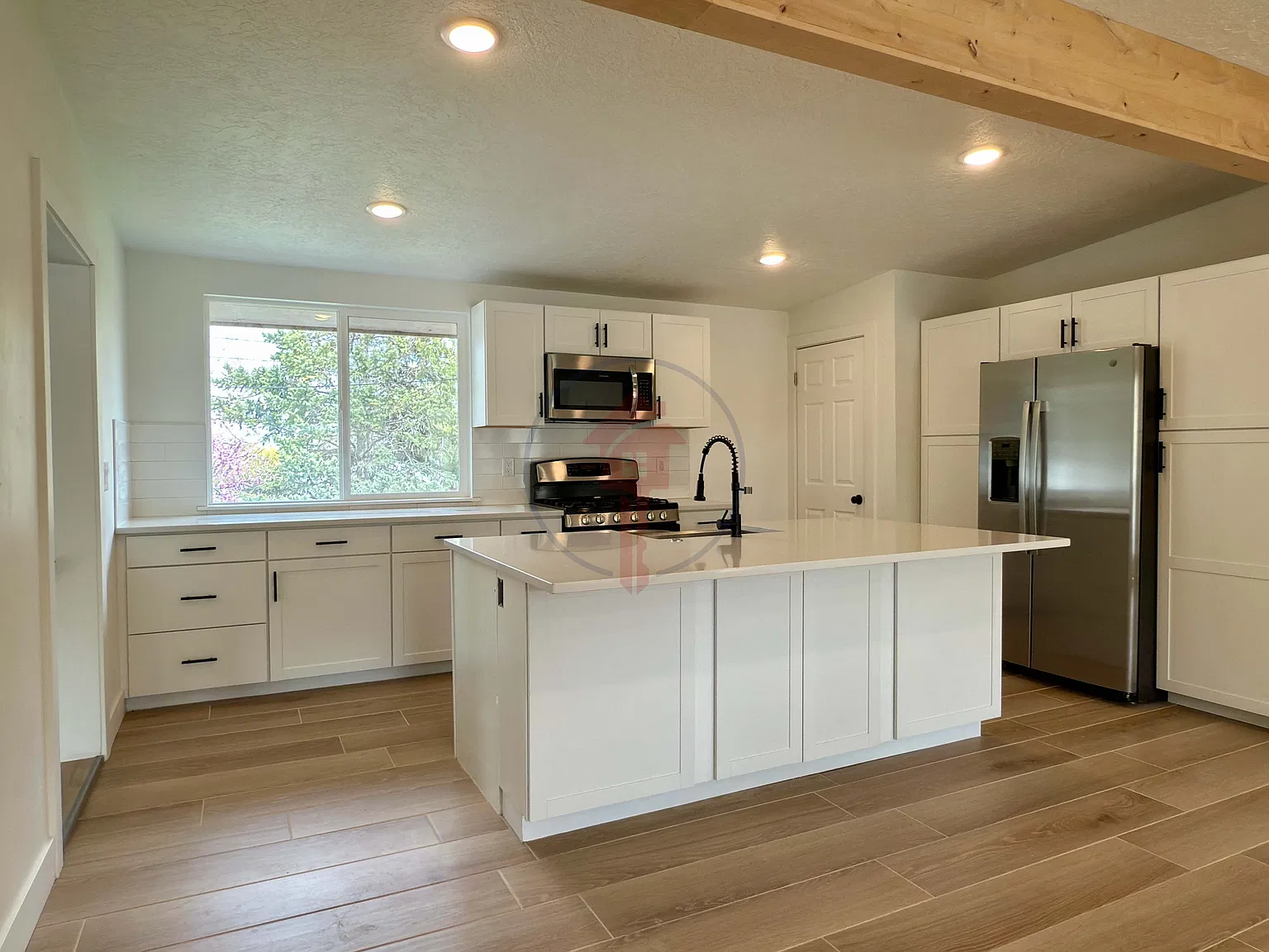 Stansbury Ave Duplex — Photo 4