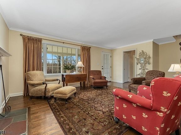 5th image of 622 River Rd