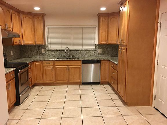 2nd image of 1224 N Hillview Dr