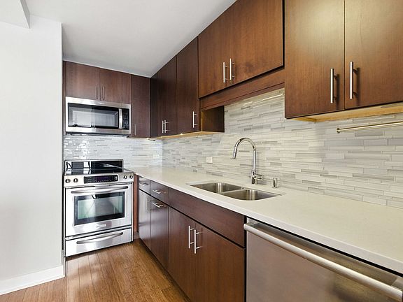 4th image of 1660 N La Salle St #2910