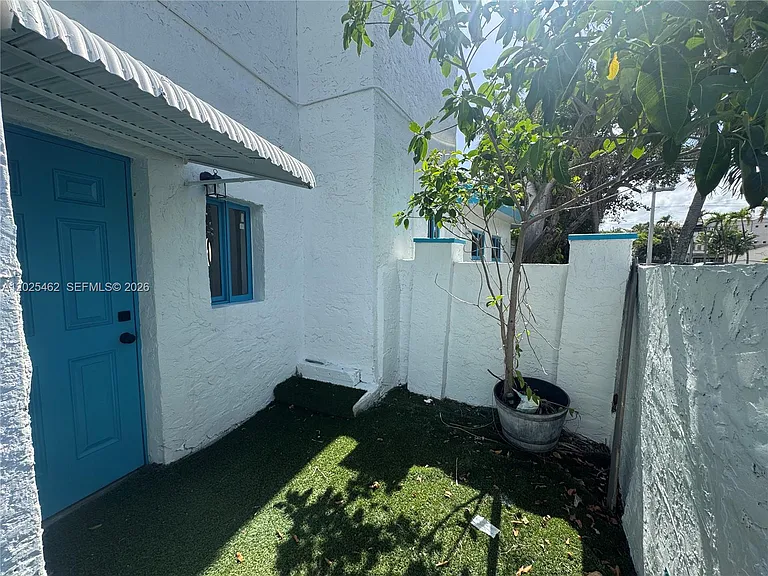 823 NE 19th Ave #13 — Photo 23