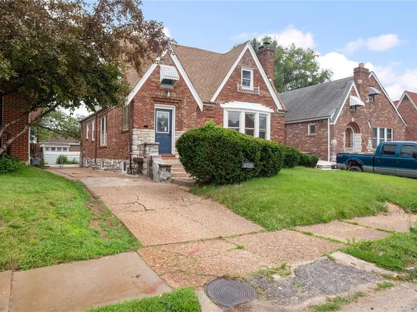 8726 Park Ln, Saint Louis, MO 63147