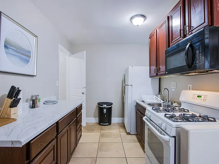 1012 Eugene Cernan St #B — Photo 7