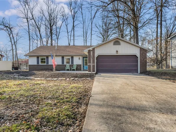 2625 Black Oak Dr, Niles, OH 44446