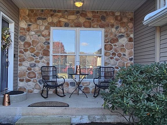 3rd image of 6 Eagle Ct