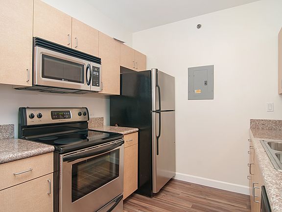 5th image of 425 W Beech St Unit 1307