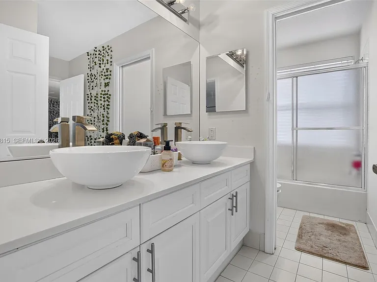 981 Waterside Cir — Photo 45