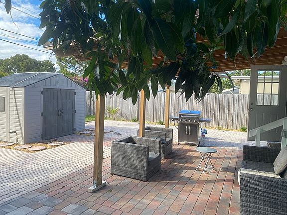 5th image of 1217 Crestwood Blvd