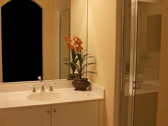 Full Master Bathroom 3