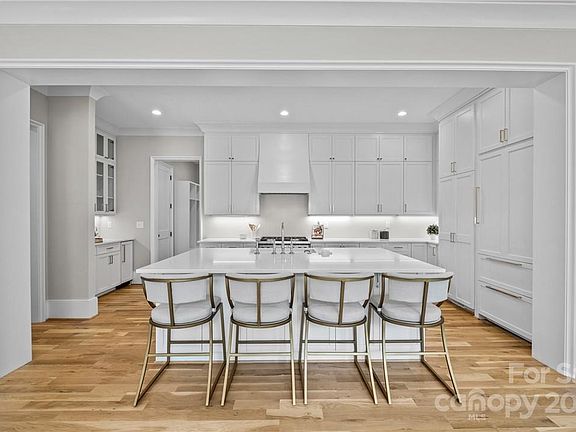5th image of 2509 Montrose Ct