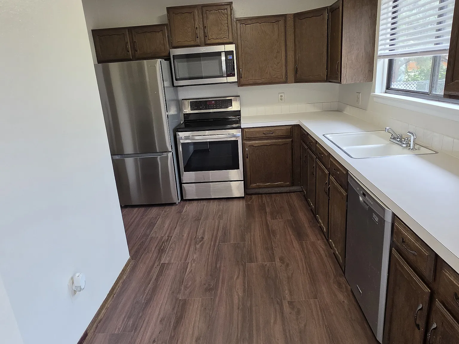 3 bed, 1200 sqft, $2,500 — Photo 2