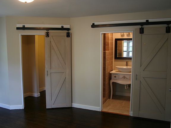 5th image of 2709 W Walnut St