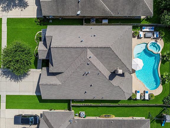 2nd image of 603 Kirkham Ln