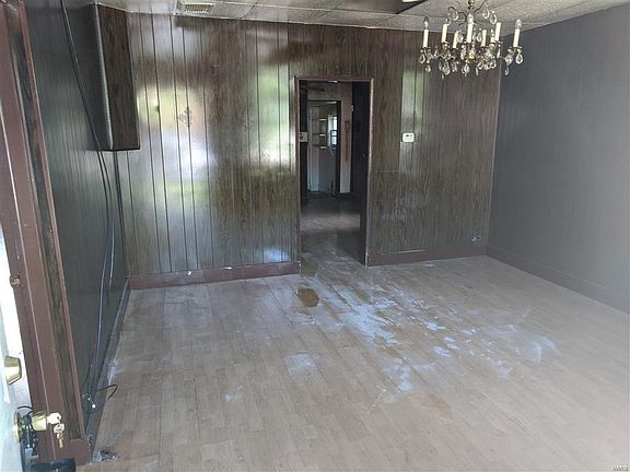 3rd image of 615 N 87th St