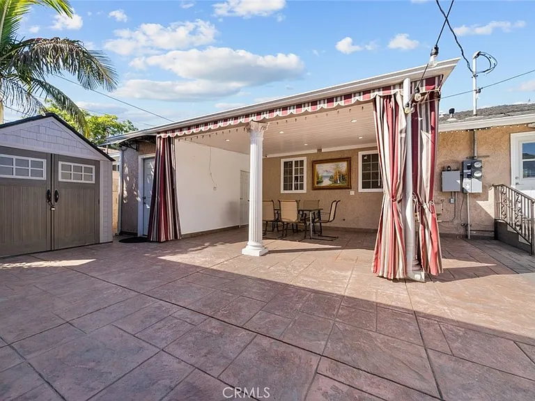 11252 Saticoy St — Photo 25