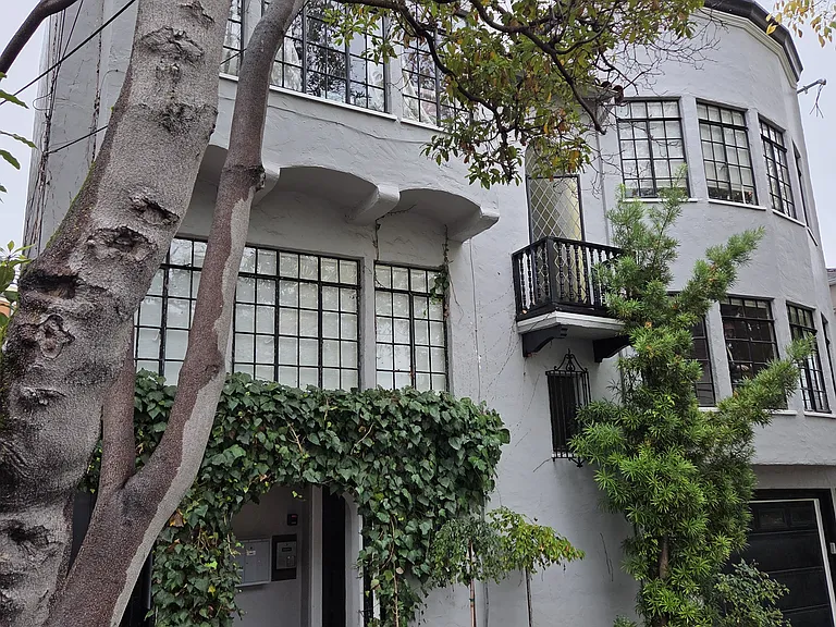 2320 Le Conte Ave #1 — Photo 7