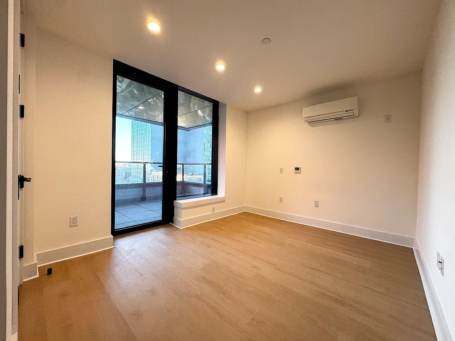 260 Gold St — Photo 4