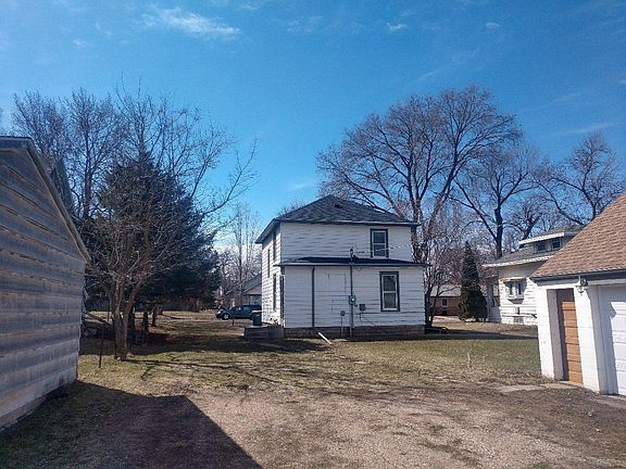 2nd image of 211 E Chestnut St