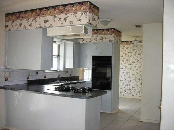 4th image of 526 Magnolia Ln