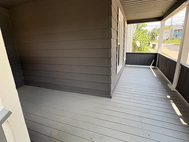 108 E Walnut St — Photo 2