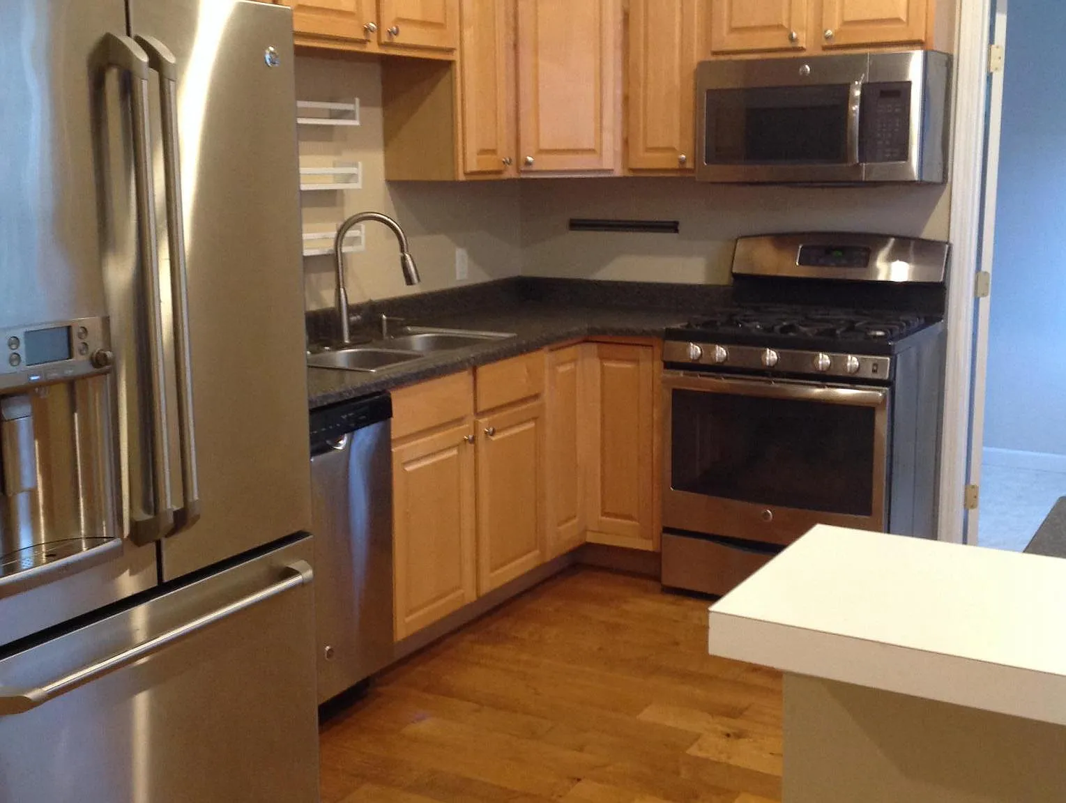 2 bed, 936 sqft, $2,450 — Photo 3