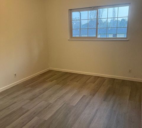 5th image of 1253 E St #1253
