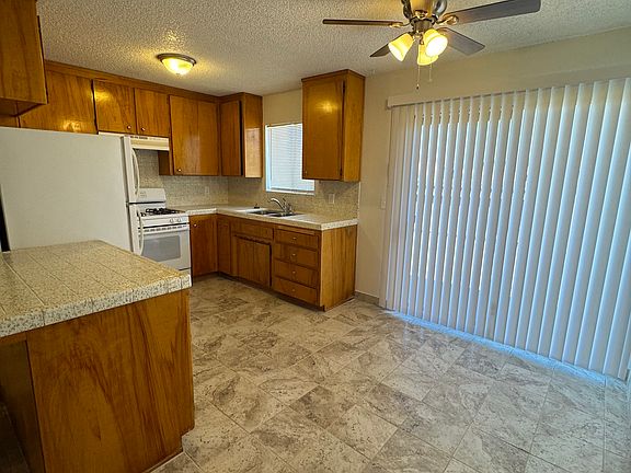 4th image of 708 Givens Rd #6