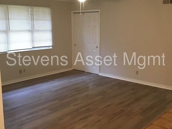 4th image of 802 E Washington St
