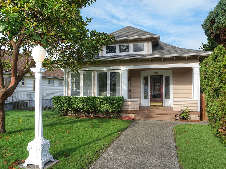www.LamoureuxRealEstate.com