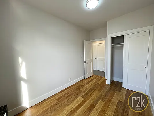 Rented by Realty 2000 Corp | media 22