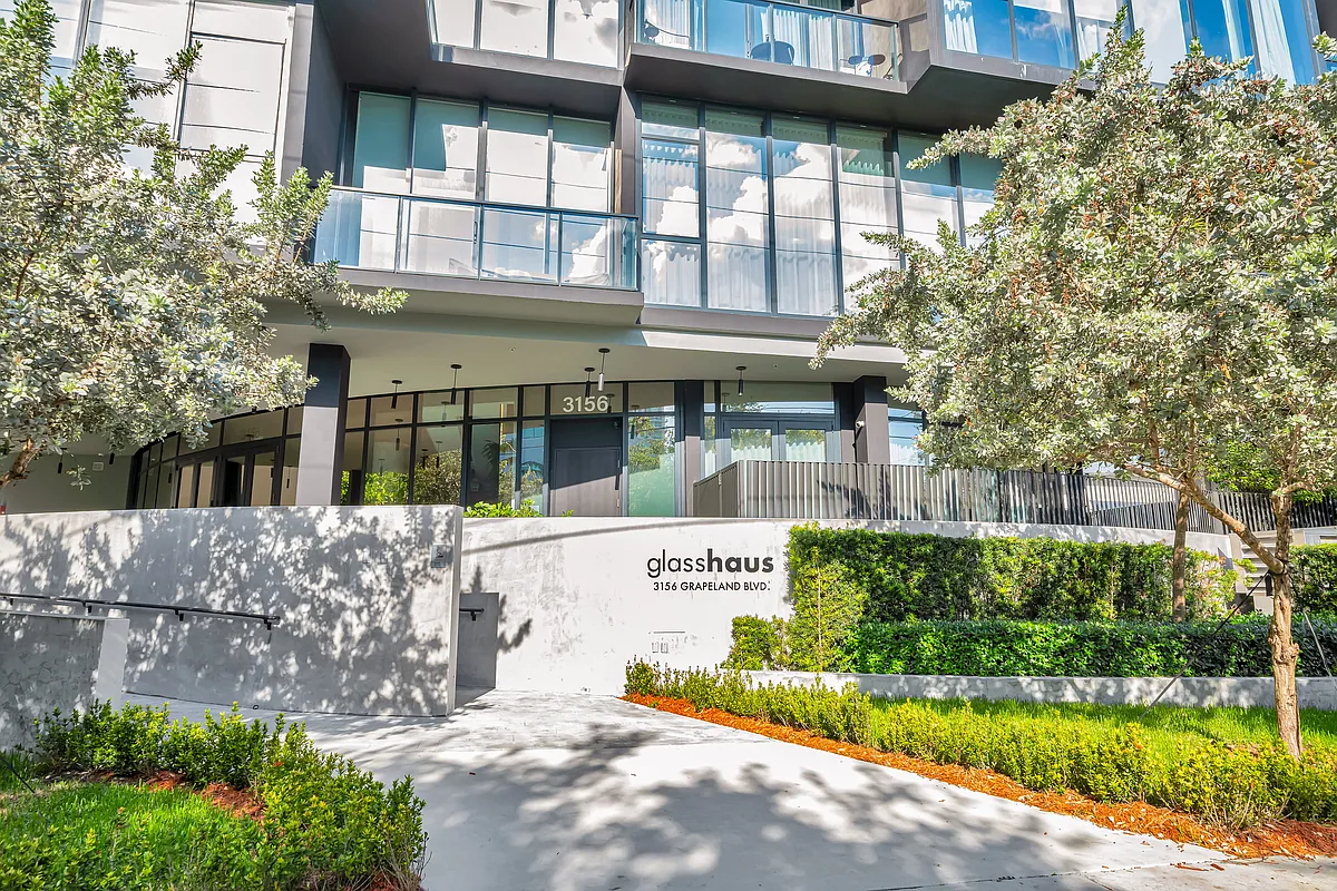 Building Photo - 3156 SW 27th Ave #501