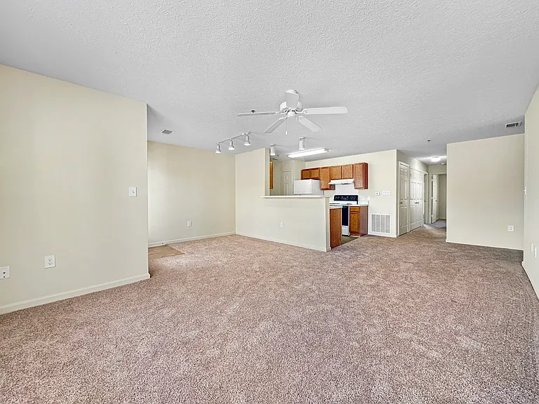 Alison Pointe Apartments — Photo 56