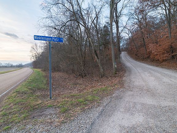 3rd image of 9125 Winkelmann Platz