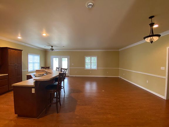 4th image of 105 Silver Laurel Ct