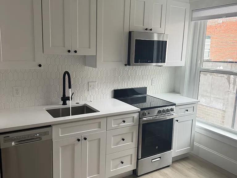 1023 N Broadway #209 — Photo 13