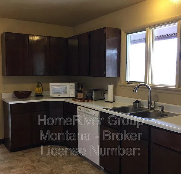 21800 Jones Rd — Photo 6