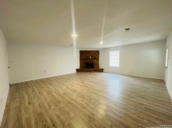 5003 JOHN YOUNG DR, Kirby, TX 78219