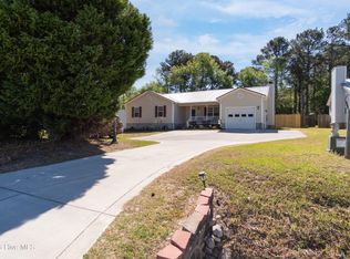 623 Queens Creek Rd, Hubert, NC 28539