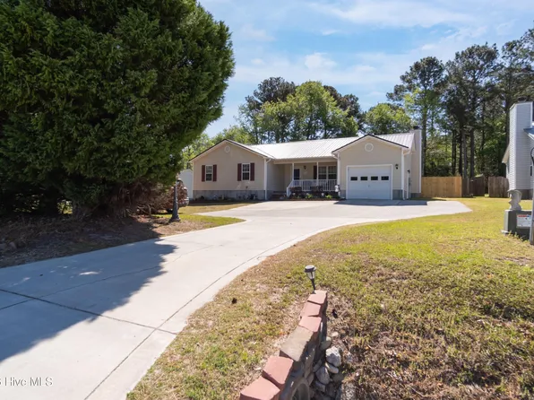 623 Queens Creek Road, Hubert, NC 28539