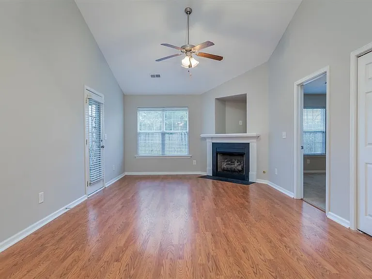 129 Crickhollow Cir — Photo 13