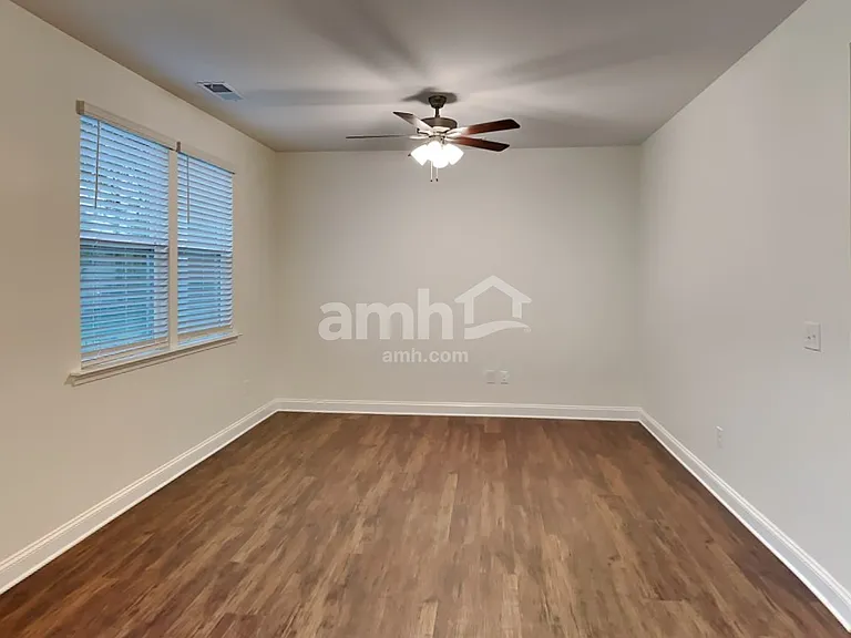 1009 Noah Ct — Photo 6