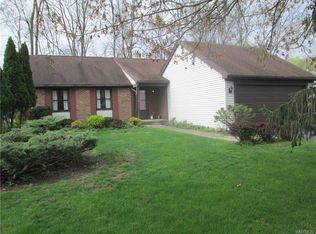 154 Little Robin Rd, Amherst, NY 14228