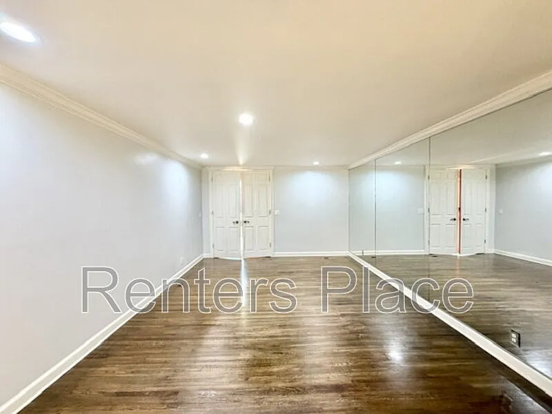 2 bed, 1.0 bath, 1185 sqft, $1,325 — Photo 3