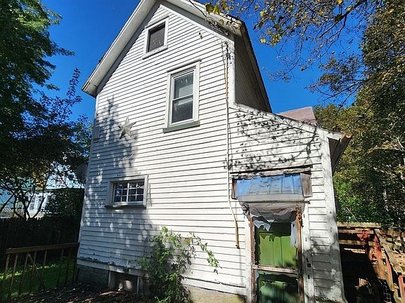 4th image of 17 Ogden St