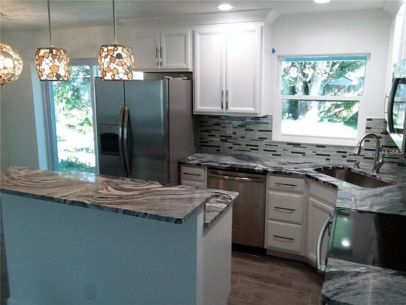 5th image of 11485 Imperial Grove Dr E
